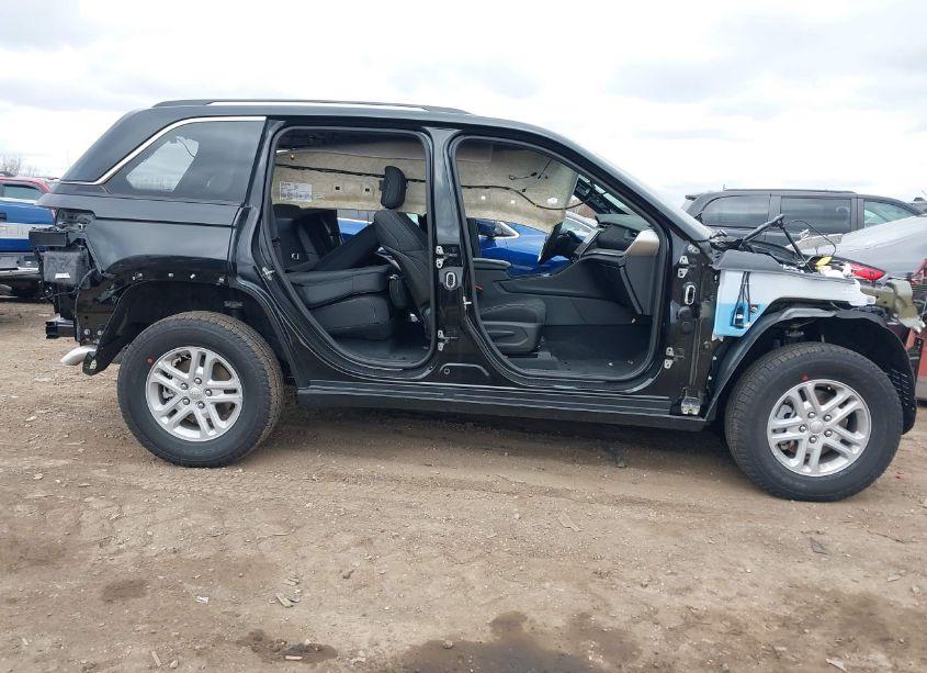 Photo 6 of 2023 Jeep Grand CHEROKEE LAREDO (VIN 1C4RJHAG6PC640639)