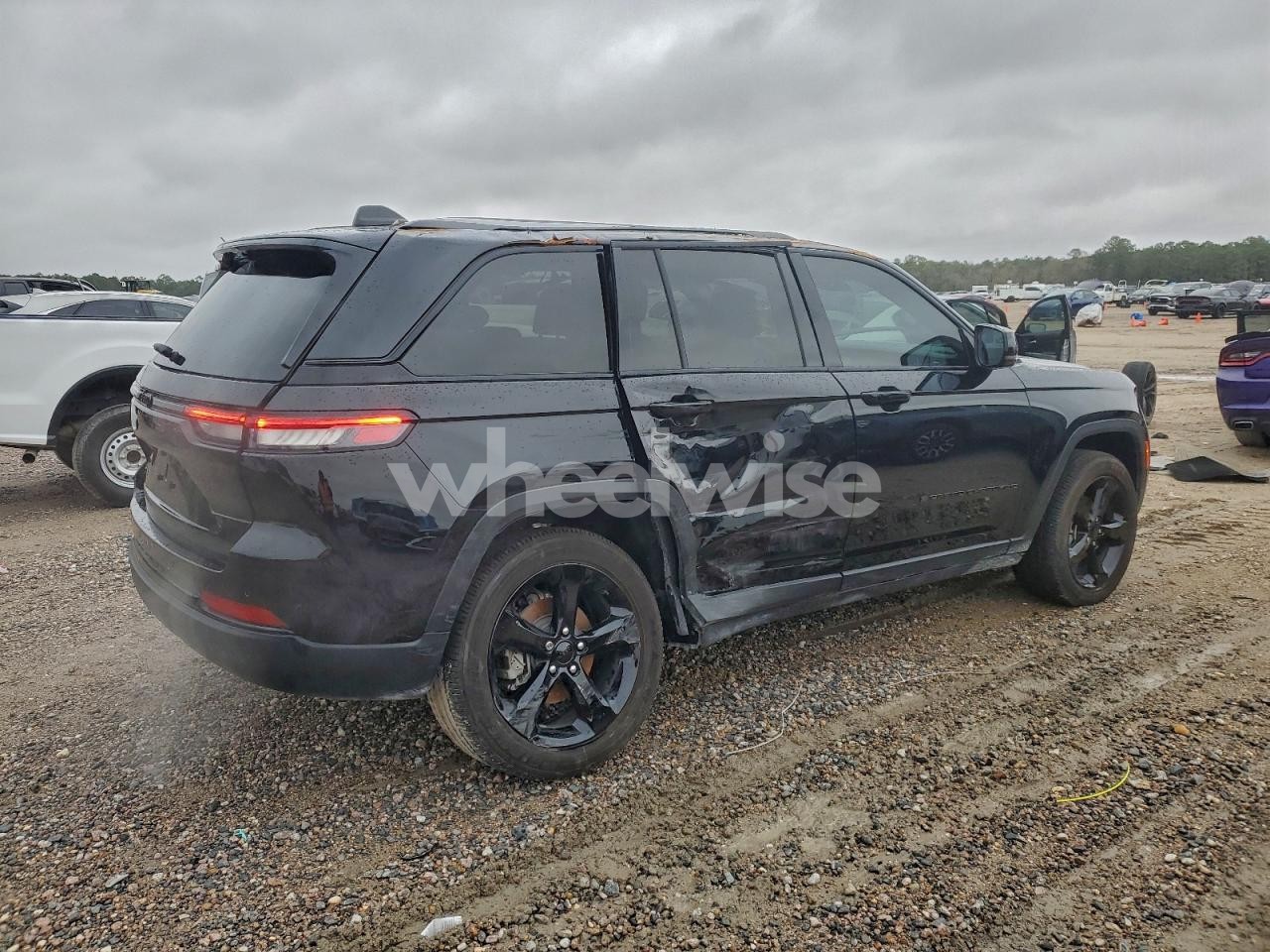 Photo 3 of 2025 JEEP GRAND CHEROKEE LAREDO (VIN 1C4RJHAG7SC264588)