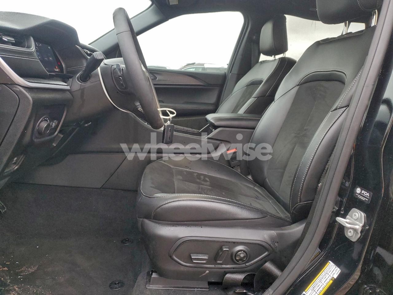 Photo 7 of 2025 JEEP GRAND CHEROKEE LAREDO (VIN 1C4RJHAG7SC264588)