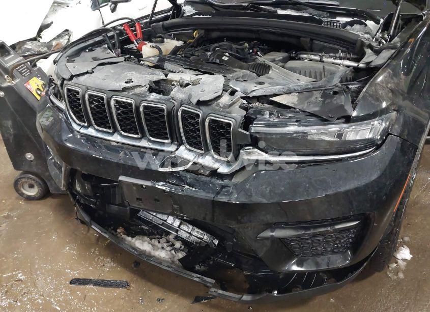 Photo 6 of 2023 Jeep Grand CHEROKEE LAREDO 4X4 (VIN 1C4RJHAG8P8709690)