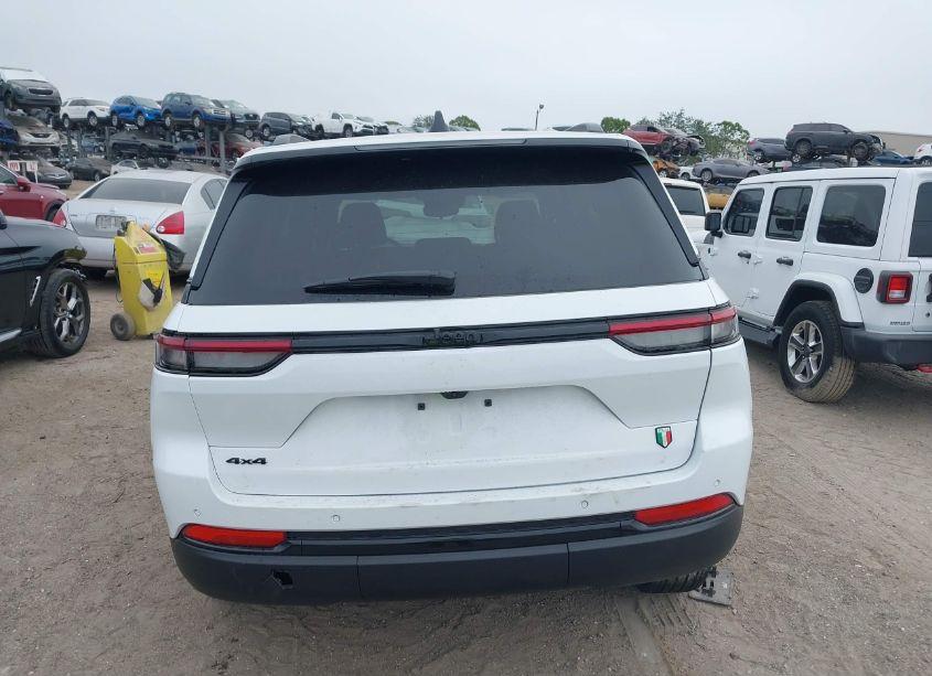 Photo 16 of 2024 Jeep Grand CHEROKEE ALTITUDE 4X4 (VIN 1C4RJHAG8RC222831)