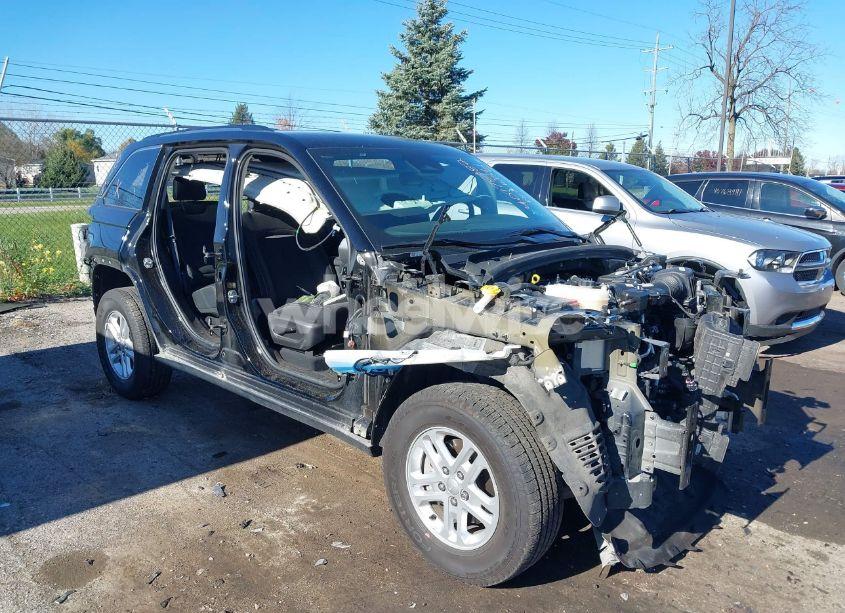 2024 Jeep Grand CHEROKEE LAREDO 4X4 (VIN 1C4RJHAG8RC698769) main photo