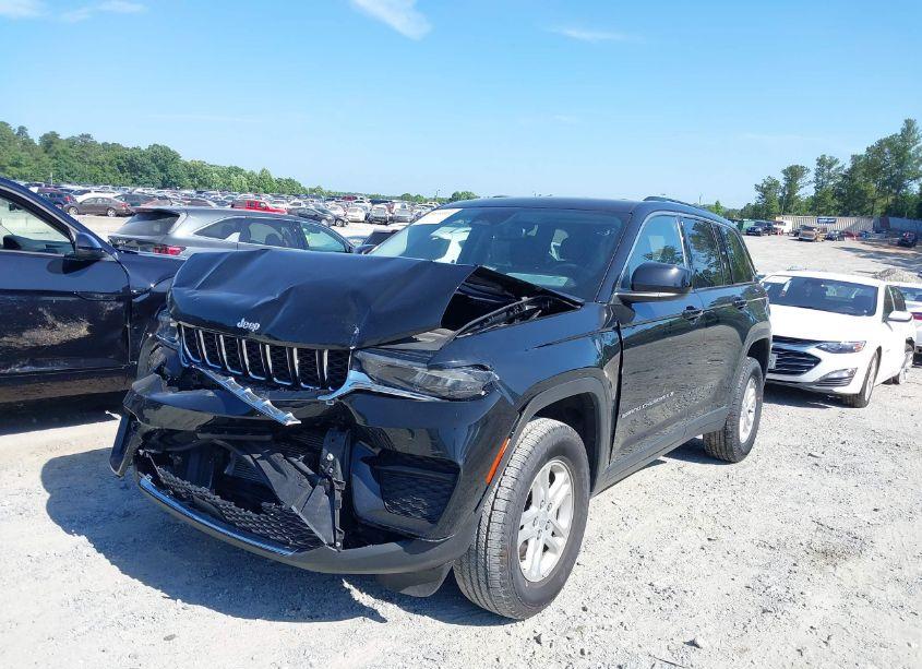 Photo 2 of 2023 Jeep Grand CHEROKEE LAREDO 4X4 (VIN 1C4RJHAGXPC593129)