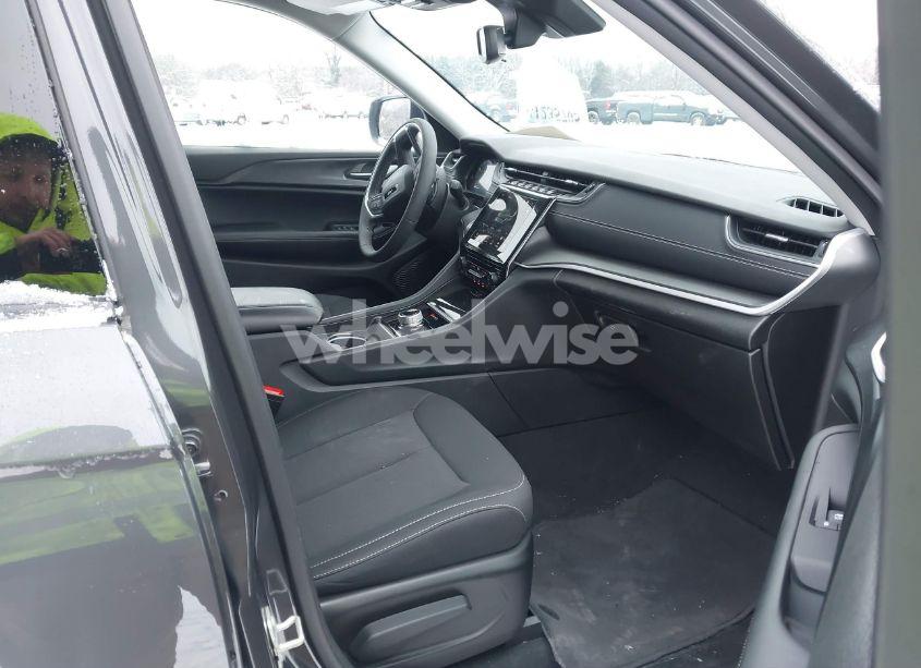 Photo 5 of 2023 Jeep Grand CHEROKEE LAREDO 4X4 (VIN 1C4RJHAGXPC652163)