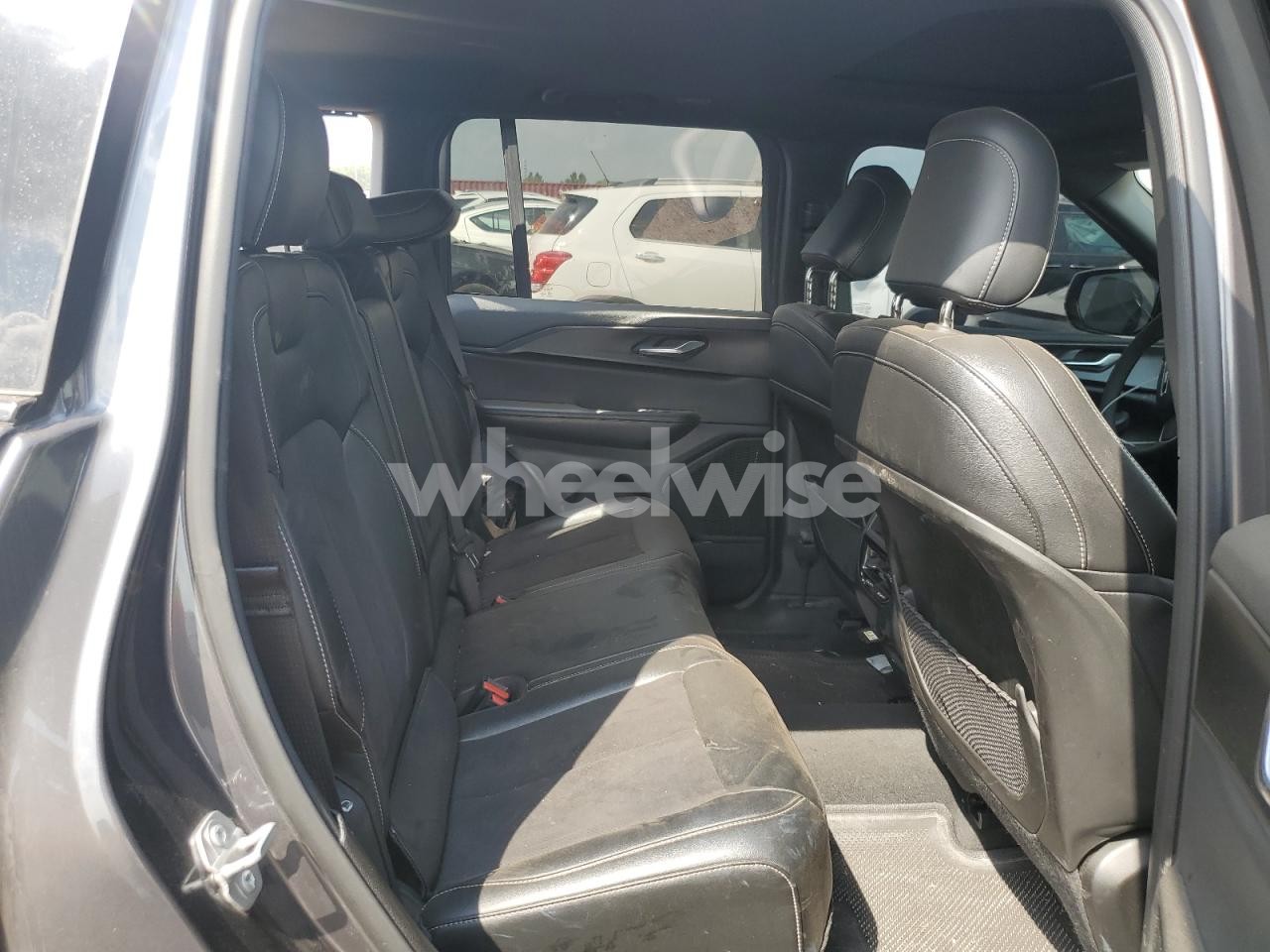 Photo 10 of 2024 JEEP GRAND CHEROKEE LAREDO (VIN 1C4RJHAGXR8591693)