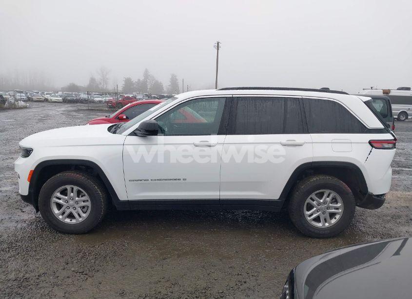 Photo 14 of 2024 Jeep Grand CHEROKEE LAREDO 4X4 (VIN 1C4RJHAGXRC185832)