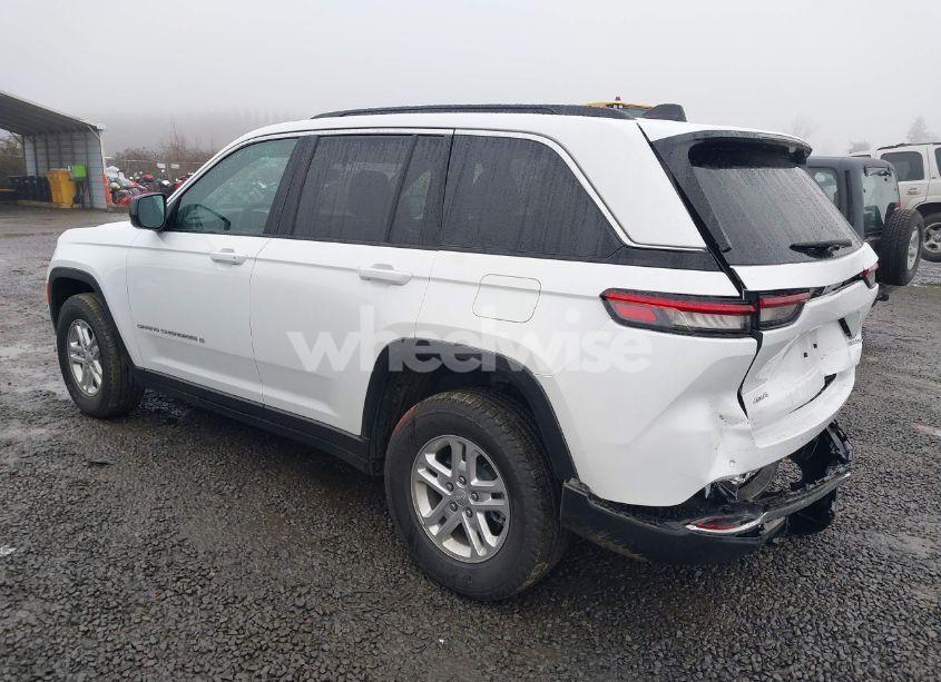 Photo 3 of 2024 Jeep Grand CHEROKEE LAREDO 4X4 (VIN 1C4RJHAGXRC185832)