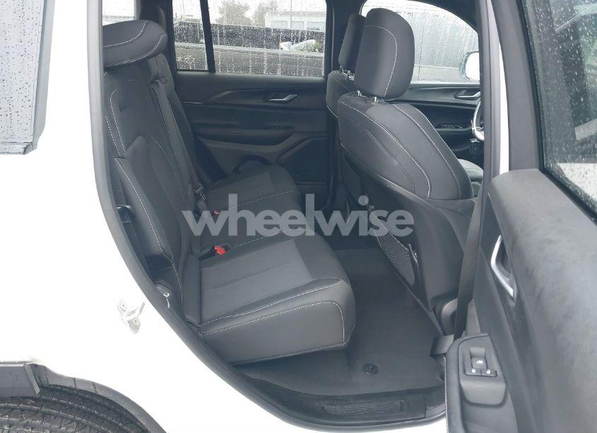 Photo 8 of 2024 Jeep Grand CHEROKEE LAREDO 4X4 (VIN 1C4RJHAGXRC185832)