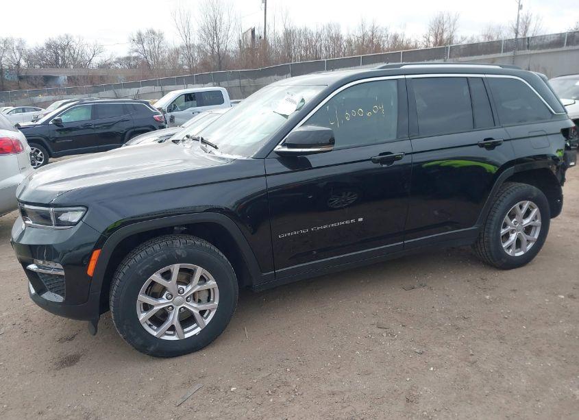 Photo 2 of 2022 Jeep Grand CHEROKEE LIMITED 4X4 (VIN 1C4RJHBG0N8501847)