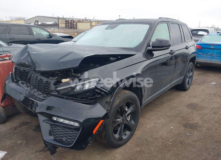 Photo 2 of 2024 Jeep Grand CHEROKEE LIMITED 4X4 (VIN 1C4RJHBG1RC679138)