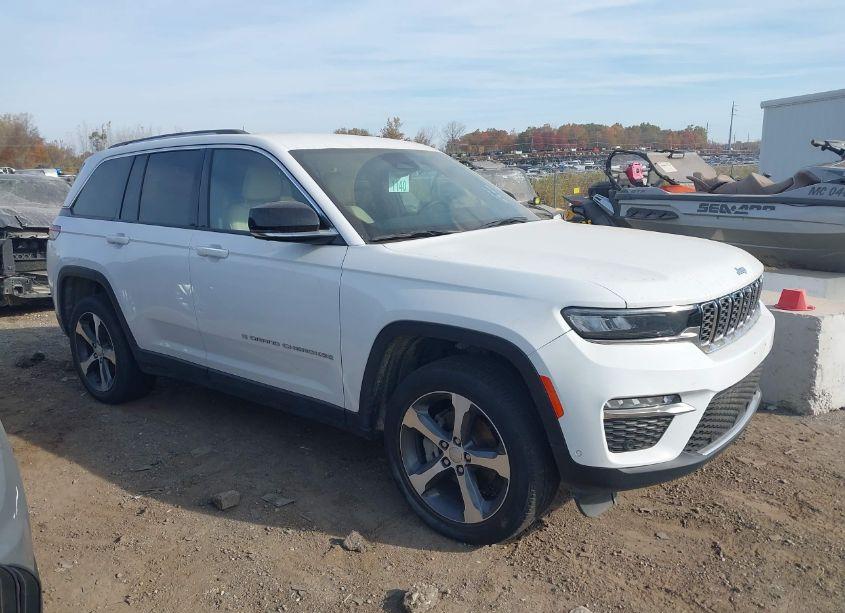 2023 Jeep Grand CHEROKEE LIMITED 4X4 (VIN 1C4RJHBG2PC533800) main photo