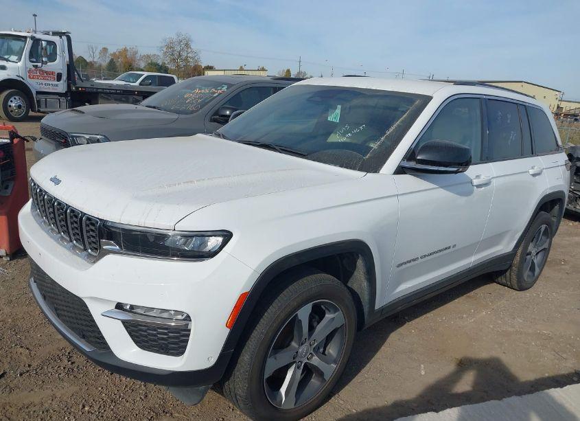 Photo 2 of 2023 Jeep Grand CHEROKEE LIMITED 4X4 (VIN 1C4RJHBG2PC533800)