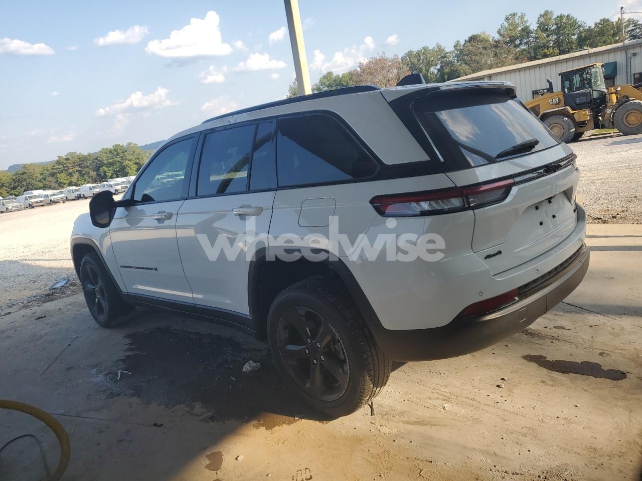 Photo 2 of 2024 JEEP GRAND CHEROKEE LIMITED (VIN 1C4RJHBG2RC151009)