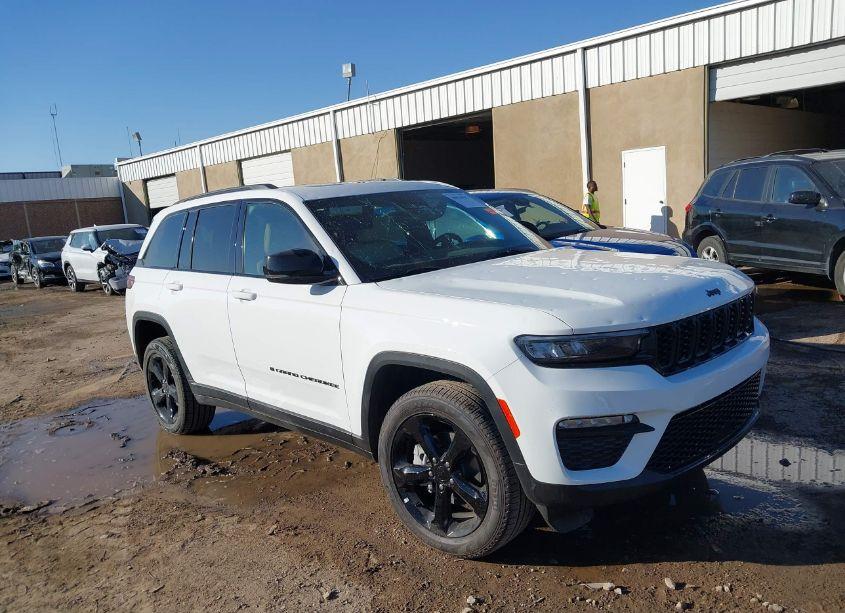 2024 Jeep Grand CHEROKEE LIMITED 4X4 (VIN 1C4RJHBG2RC168246) main photo