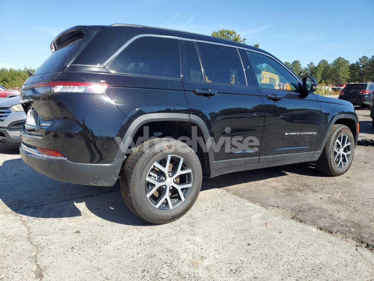 Photo 3 of 2025 JEEP GRAND CHEROKEE LIMITED (VIN 1C4RJHBG2SC326137)