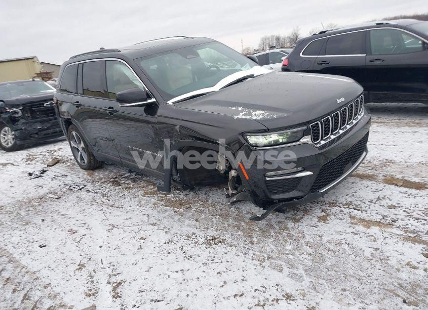2024 Jeep Grand CHEROKEE LIMITED 4X4 (VIN 1C4RJHBG4RC217639) main photo