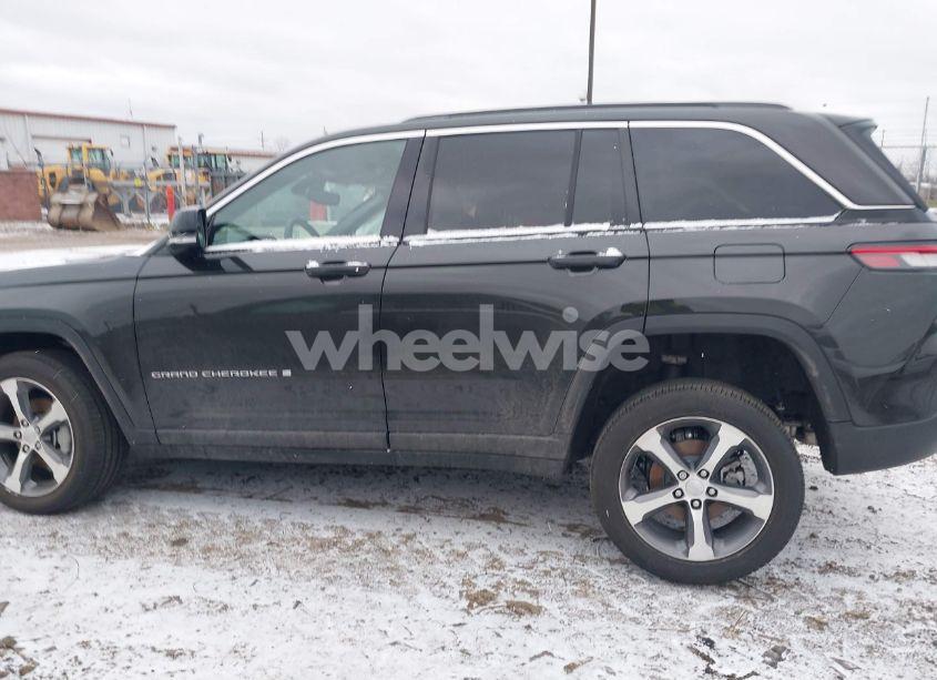 Photo 14 of 2024 Jeep Grand CHEROKEE LIMITED 4X4 (VIN 1C4RJHBG4RC217639)