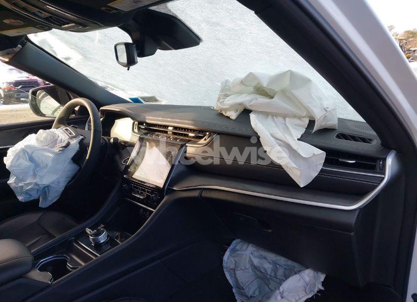 Photo 5 of 2024 Jeep Grand CHEROKEE LIMITED 4X4 (VIN 1C4RJHBG5RC256420)