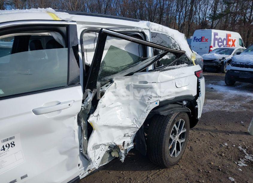 Photo 6 of 2024 Jeep Grand CHEROKEE LIMITED 4X4 (VIN 1C4RJHBG5RC256420)