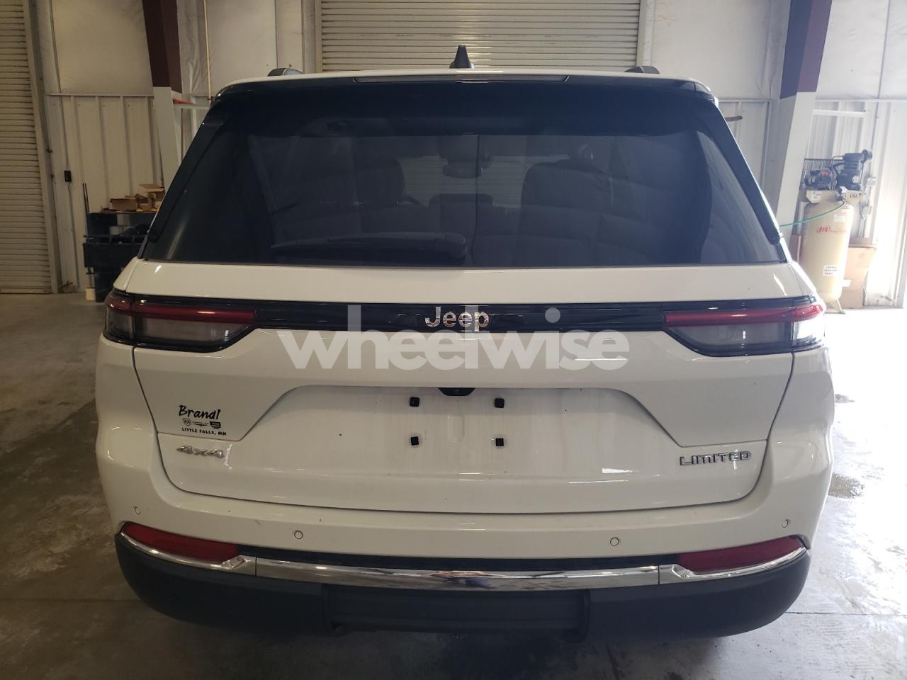 Photo 6 of 2022 JEEP GRAND CHEROKEE LIMITED (VIN 1C4RJHBG6N8586046)