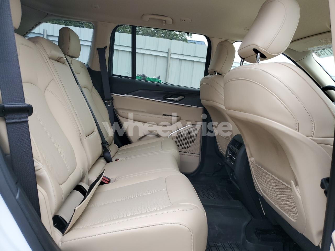 Photo 11 of 2022 JEEP GRAND CHEROKEE LIMITED (VIN 1C4RJHBG6N8618462)