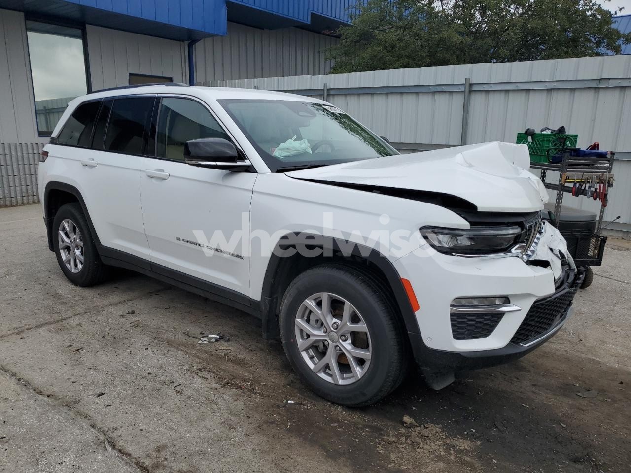 Photo 4 of 2022 JEEP GRAND CHEROKEE LIMITED (VIN 1C4RJHBG6N8618462)