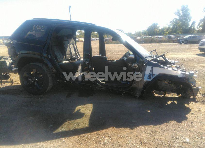 Photo 13 of 2024 Jeep Grand CHEROKEE LIMITED 4X4 (VIN 1C4RJHBG7R8558942)