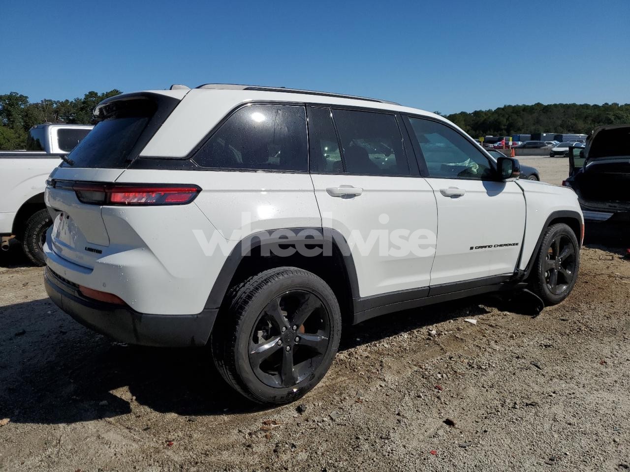 Photo 3 of 2025 JEEP GRAND CHEROKEE LIMITED (VIN 1C4RJHBG7SC268378)