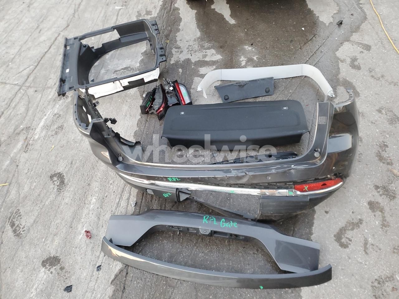 Photo 13 of 2022 JEEP GRAND CHEROKEE LIMITED (VIN 1C4RJHBGXN8578774)