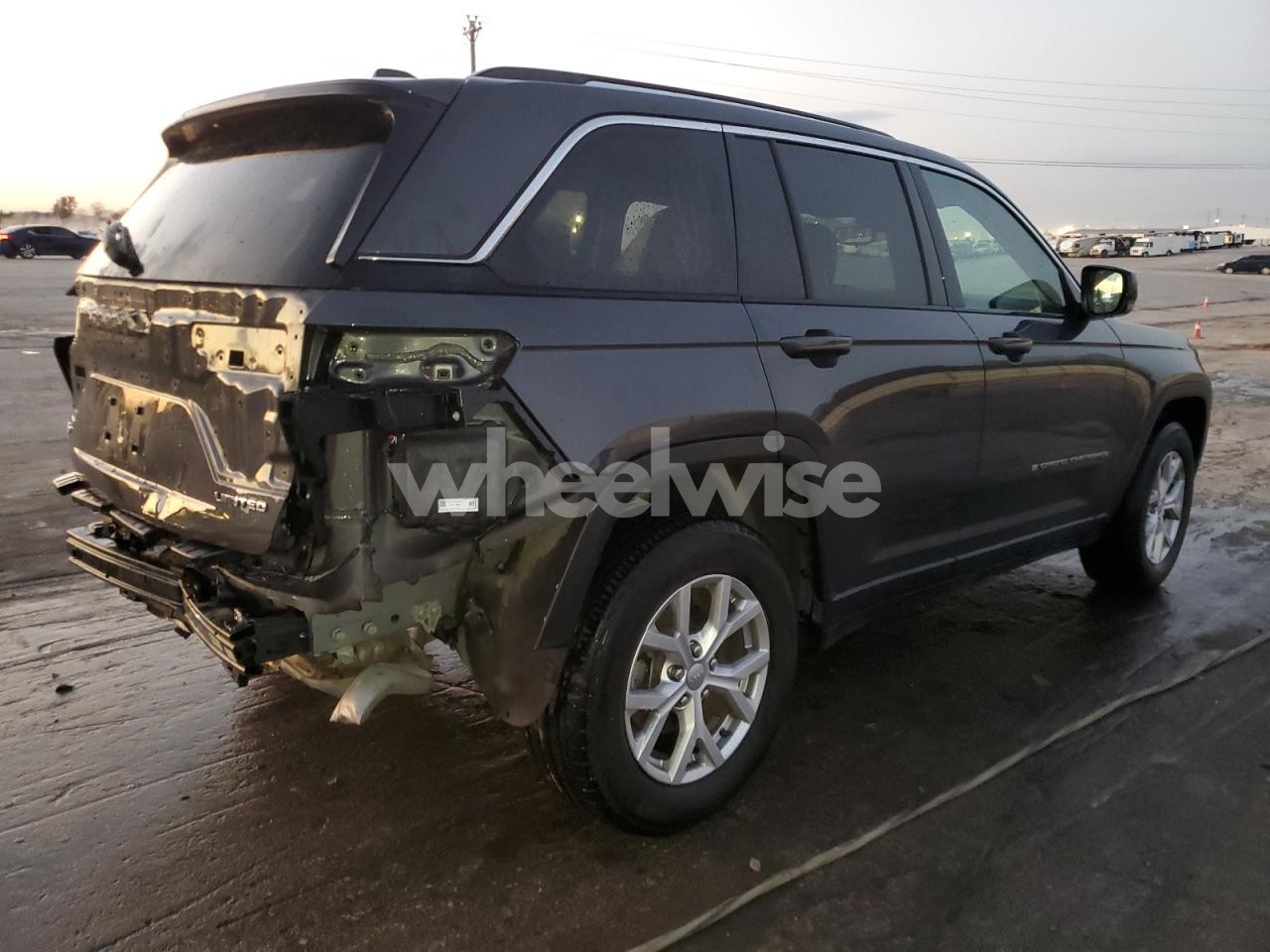 Photo 3 of 2022 JEEP GRAND CHEROKEE LIMITED (VIN 1C4RJHBGXN8578774)