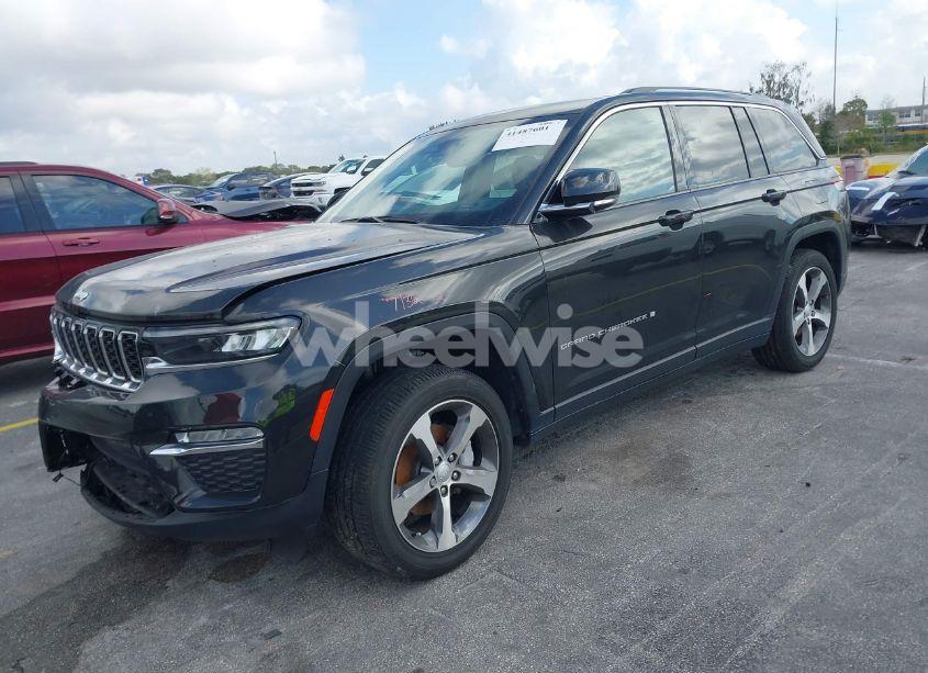 Photo 2 of 2023 Jeep Grand CHEROKEE LIMITED 4X4 (VIN 1C4RJHBGXP8766245)