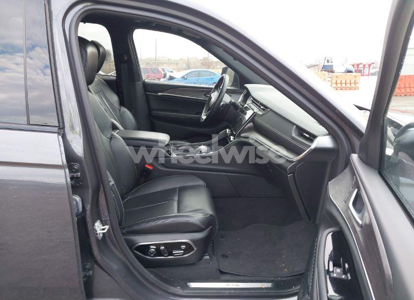 Photo 5 of 2022 Jeep Grand CHEROKEE OVERLAND 4X4 (VIN 1C4RJHDG1N8605700)