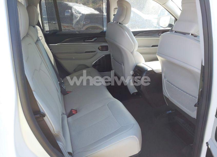 Photo 8 of 2023 Jeep Grand CHEROKEE OVERLAND 4X4 (VIN 1C4RJHDG2PC502074)