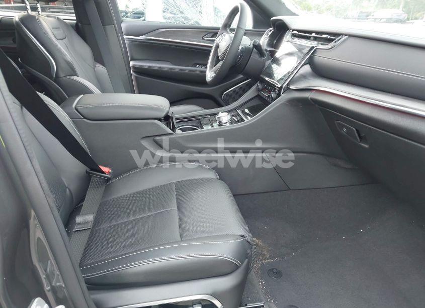 Photo 5 of 2024 Jeep Grand CHEROKEE OVERLAND 4X4 (VIN 1C4RJHDG8R8540110)