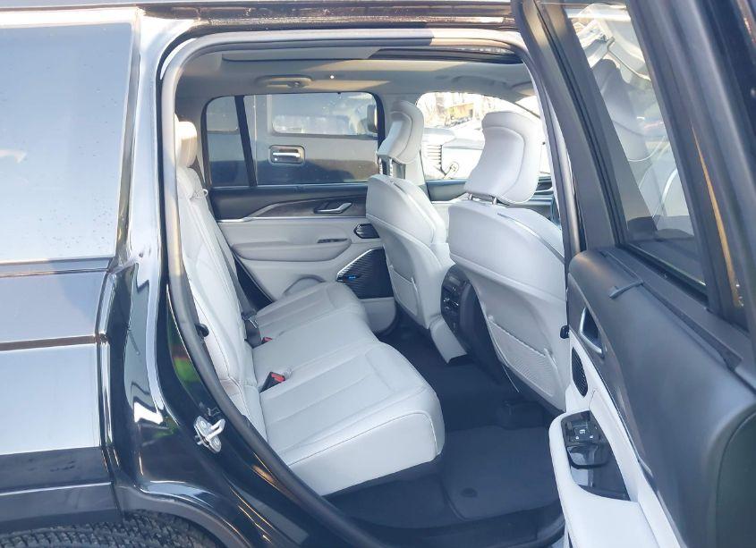 Photo 8 of 2023 Jeep Grand CHEROKEE OVERLAND 4X4 (VIN 1C4RJHDG9PC505599)