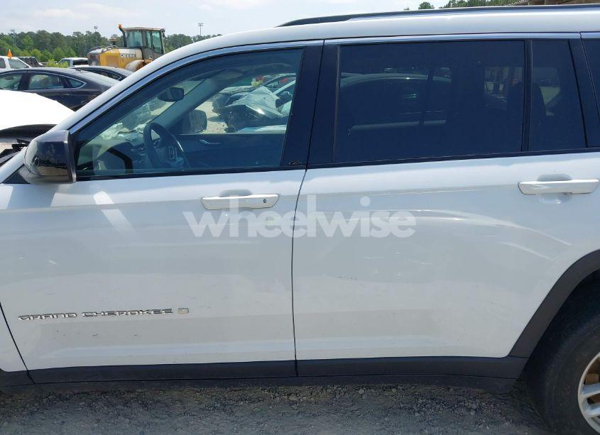 Photo 13 of 2023 Jeep Grand CHEROKEE L LAREDO 4X2 (VIN 1C4RJJAG3P8856636)