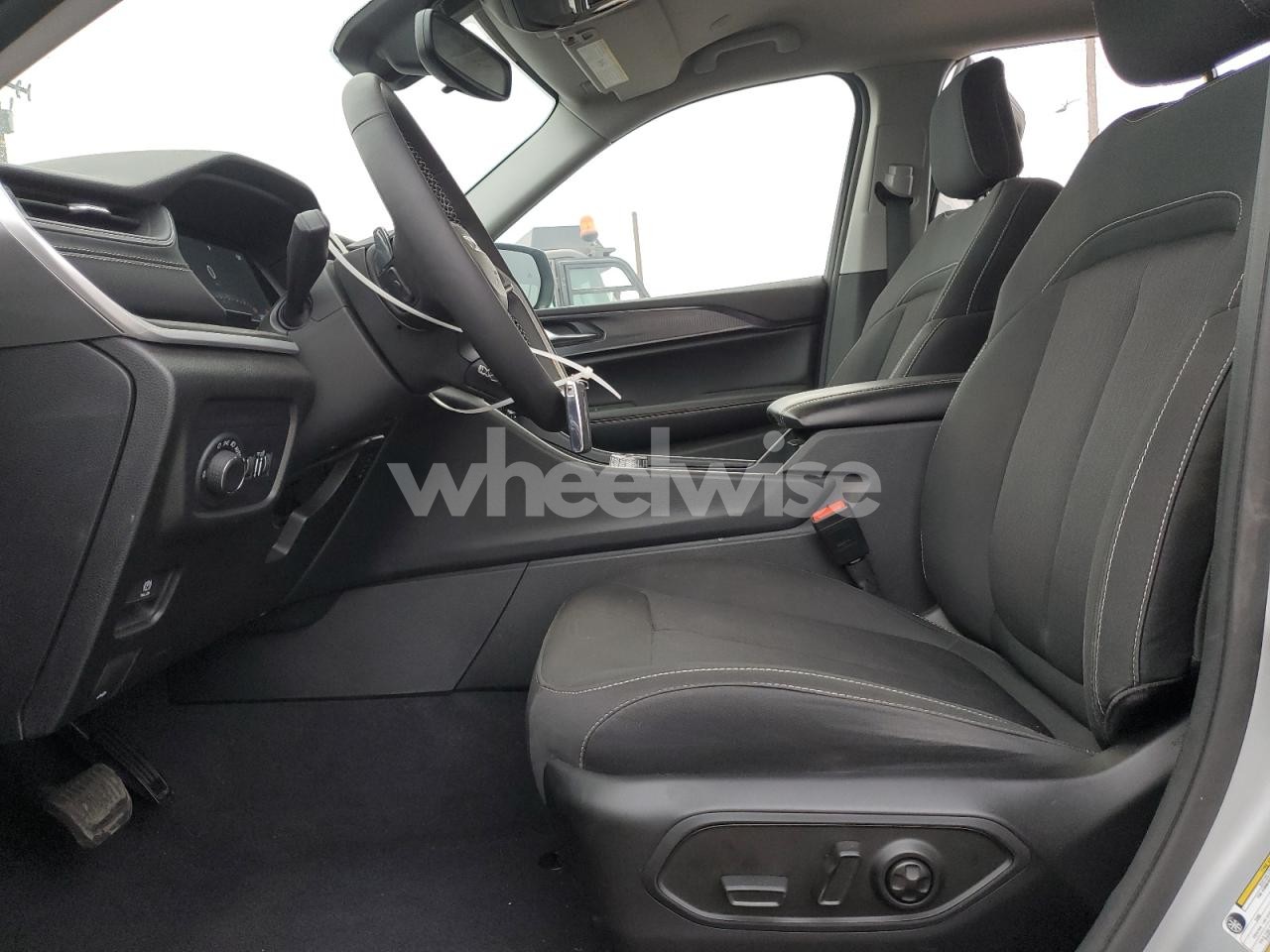 Photo 7 of 2023 JEEP GRAND CHEROKEE L LAREDO (VIN 1C4RJJAG5P8912043)