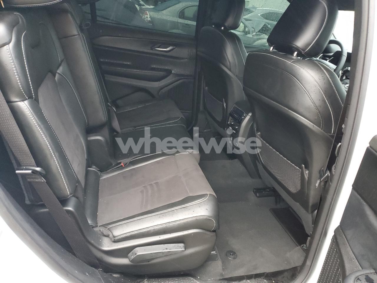 Photo 11 of 2024 JEEP GRAND CHEROKEE L LAREDO (VIN 1C4RJJAG5R8504578)