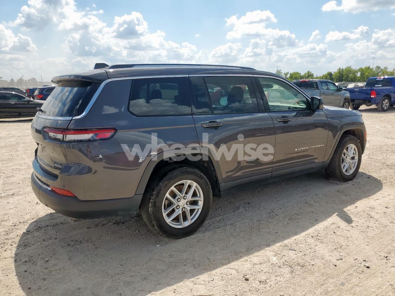 Photo 3 of 2023 JEEP GRAND CHEROKEE L LAREDO (VIN 1C4RJJAG9P8755150)