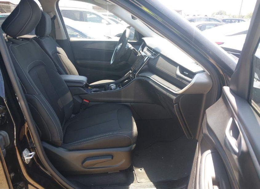 Photo 5 of 2023 Jeep Grand CHEROKEE L LAREDO 4X2 (VIN 1C4RJJAGXP8867021)