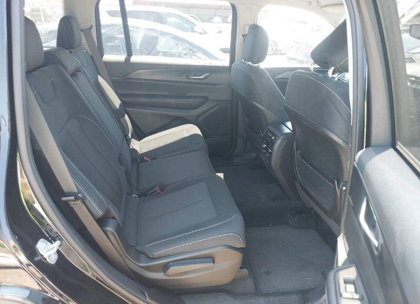 Photo 8 of 2023 Jeep Grand CHEROKEE L LAREDO 4X2 (VIN 1C4RJJAGXP8867021)