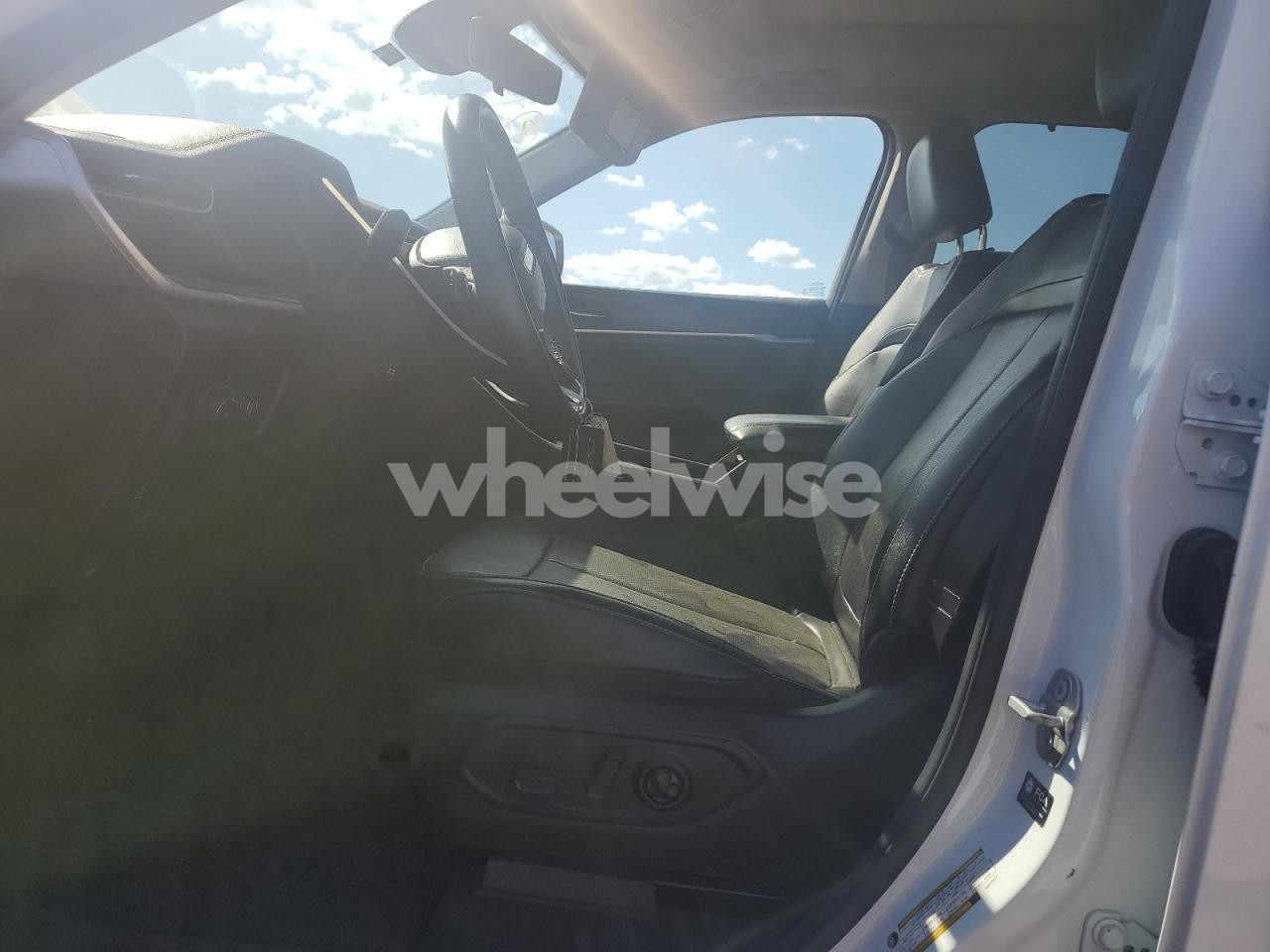 Photo 7 of 2022 JEEP GRAND CHEROKEE L LIMITED (VIN 1C4RJJBG8N8537311)
