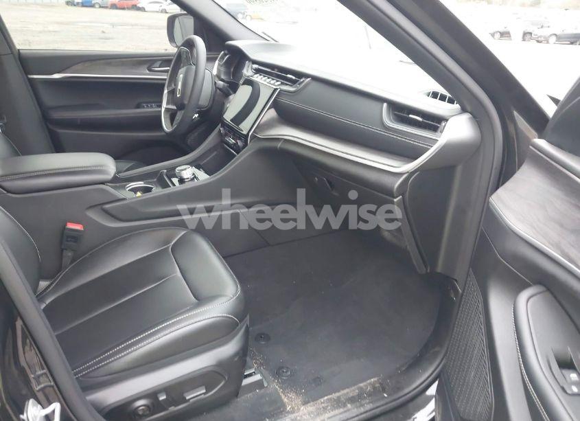 Photo 5 of 2024 Jeep Grand CHEROKEE L LIMITED 4X2 (VIN 1C4RJJBGXR8575743)