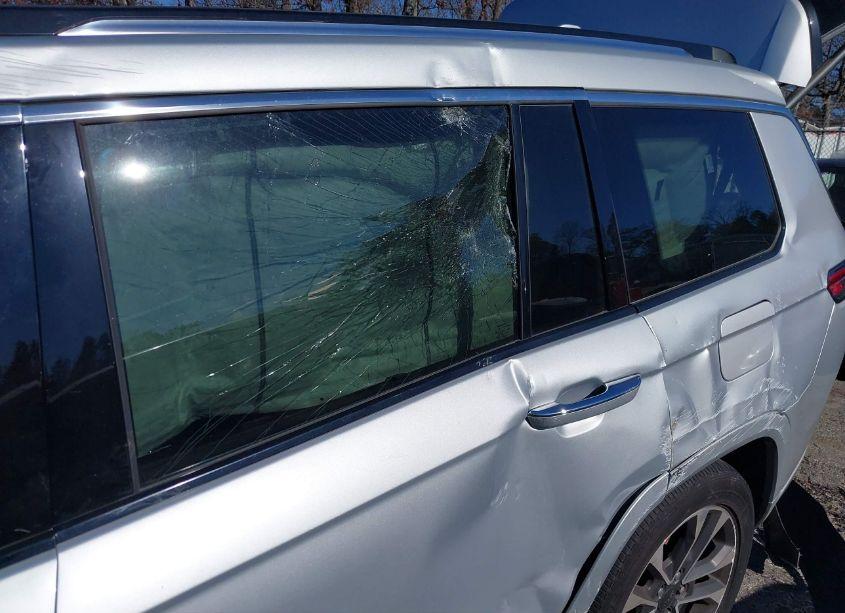 Photo 20 of 2023 Jeep Grand CHEROKEE L OVERLAND 4X2 (VIN 1C4RJJDG4P8703940)