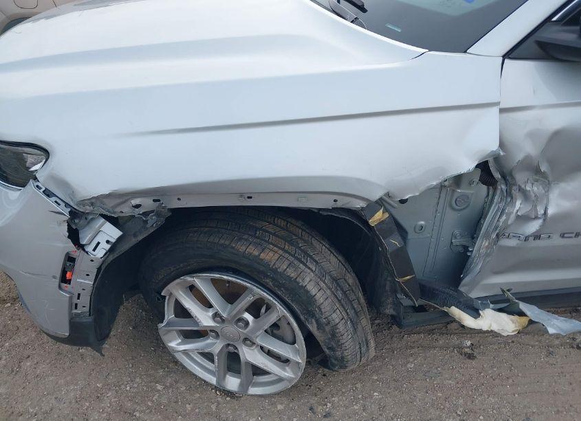 Photo 18 of 2023 Jeep Grand CHEROKEE L LAREDO 4X4 (VIN 1C4RJKAG1P8808090)