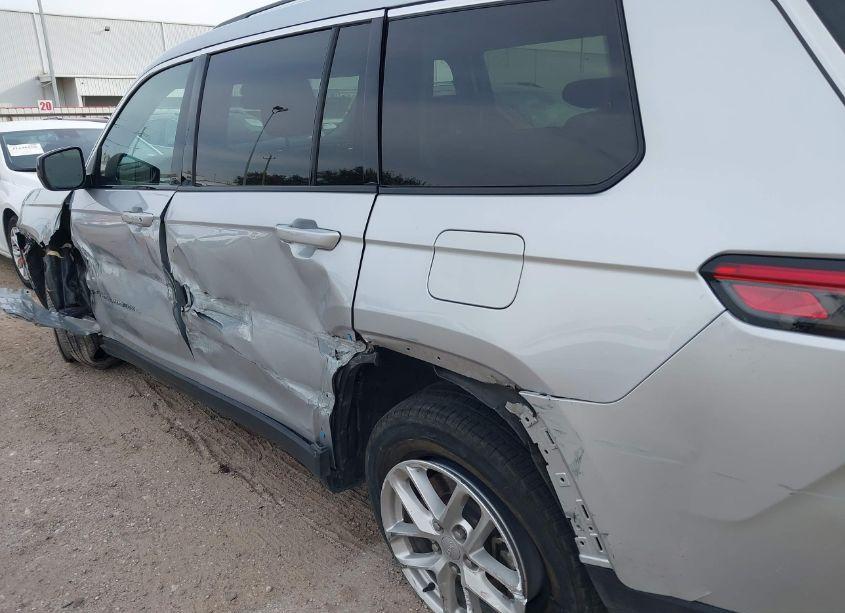 Photo 21 of 2023 Jeep Grand CHEROKEE L LAREDO 4X4 (VIN 1C4RJKAG1P8808090)