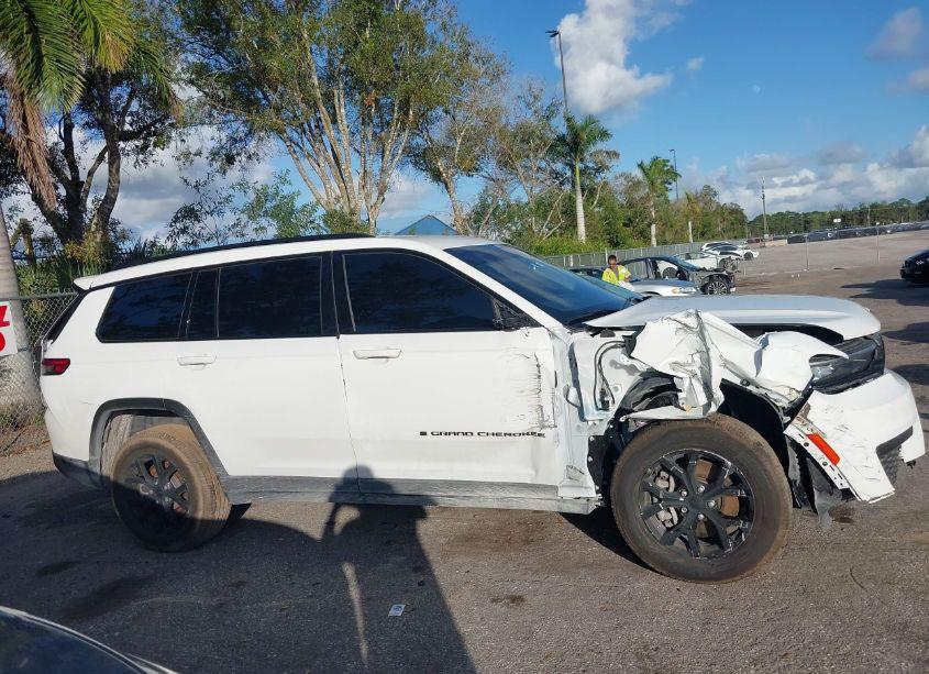 Photo 13 of 2024 Jeep Grand CHEROKEE L ALTITUDE 4X4 (VIN 1C4RJKAG1R8507726)