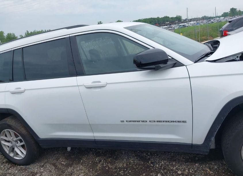 Photo 13 of 2023 Jeep Grand CHEROKEE L LAREDO 4X4 (VIN 1C4RJKAG2P8881338)