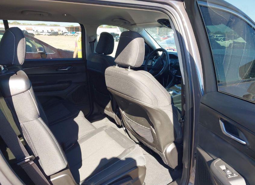 Photo 8 of 2024 Jeep Grand CHEROKEE L LAREDO 4X4 (VIN 1C4RJKAG2R8919105)