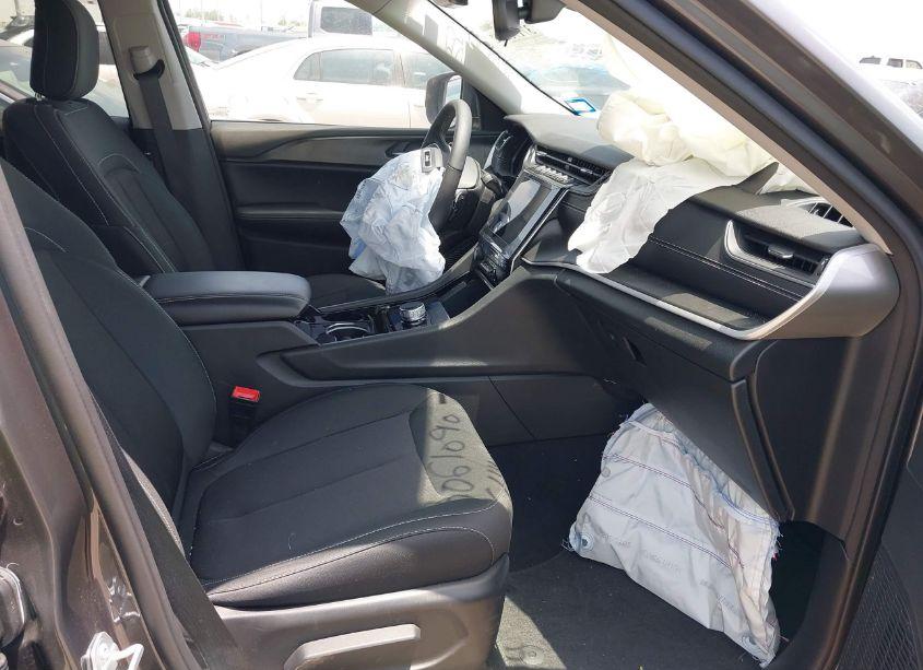 Photo 5 of 2023 Jeep Grand CHEROKEE L LAREDO 4X4 (VIN 1C4RJKAG3P8807832)